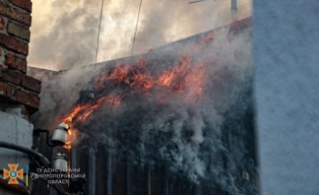 В Днепре горел одноэтажный жилой дом: есть пострадавшие (ФОТО)