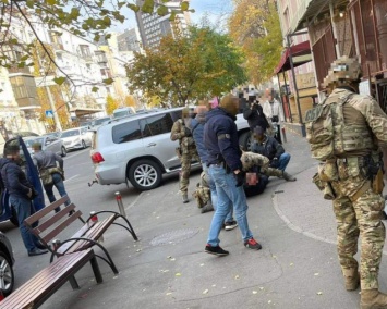 В Киеве СБУ разоблачила двух сотрудников ГБР, которые "крышевали" недобросовестных застройщиков