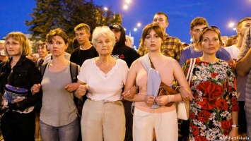 История протеста в Беларуси в одном фото: что стало с его героинями