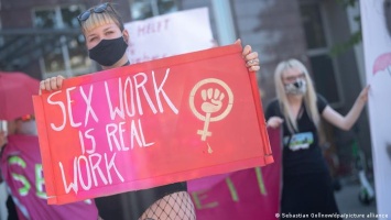 За что немецкие проститутки критикуют закон о защите их прав?