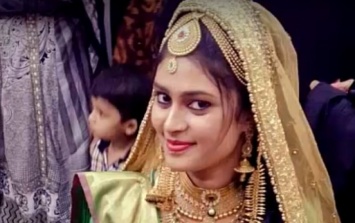 В Индии подростка женили на взрослой женщине. Он ее продал и купил смартфон