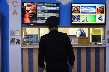 В симферопольском кинотеатре «Спартак» поймали посетителей без QR-кода