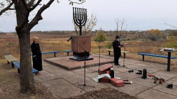 Мариупольцы почтили память погибших евреев в Агробазе,- ФОТО