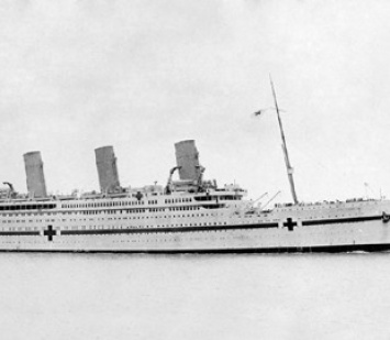 Подводный фотограф показал захватывающие снимки "близнеца Титаника", который затонул 105 лет назад