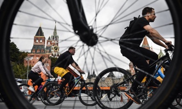 Власти запретят ездить по Красной площади на велосипедах и самокатах