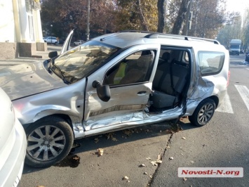 В тройном ДТП в центре Николаева пострадали два человека