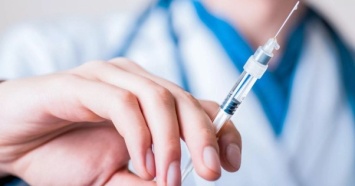 На украинцах будут испытывать две вакцины от COVID-19: Минздрав дал разрешение
