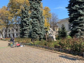 В Одессе начался текущий ремонт мраморных памятников. Фото, видео