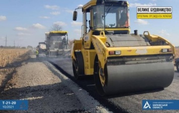 На автодороге в Харьковской области "постелили" новый слой асфальта