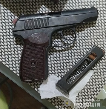 В Запорожской области мужчина из пистолета всадил четыре пули своему оппоненту