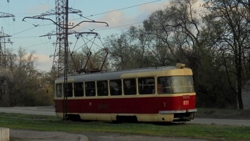В Кривом Роге в салоне трамвая умер пассажир