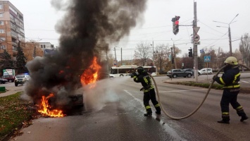 В Кривом Роге на улице Кобылянского сгорел автомобиль