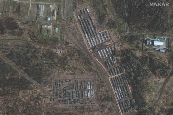 Появились новые спутниковые снимки скопления российских войск вблизи границы с Украиной