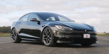 У Tesla Model S Plaid обнаружились проблемы с тормозами и рулевым управлением