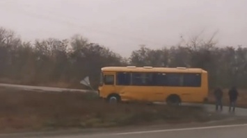 Под Кривым Рогом возле Марьяновки фура столкнулась с рейсовым автобусом