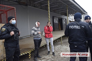 Не хотел стоять в очереди: в Николаев на "Новой почте" мужчина избил монтировкой семейную пару (ВИДЕО)