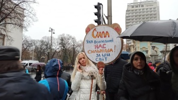 В Киеве "антивакцинаторы" заблокировали движение в правительственном квартале (ФОТО, ВИДЕО)