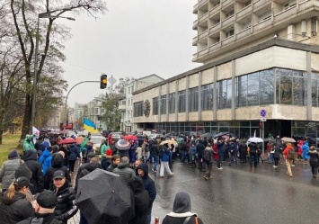 "Это просто дно": врачи "скорой" из-за митинга откачивали пациента в утренней пробке