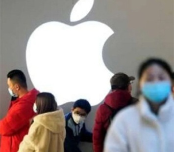 Apple отменяет ношение масок в своих магазинах