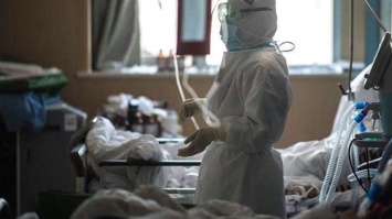 Печальный антирекорд: в Украине за сутки от коронавируса умерли 793 человека