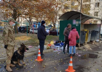 В Мелитополе нашли младенца в мусорном баке: его могли везти в маршрутке