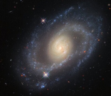 «Хаббл» передал на Землю снимок спиральной галактики из созвездия Девы