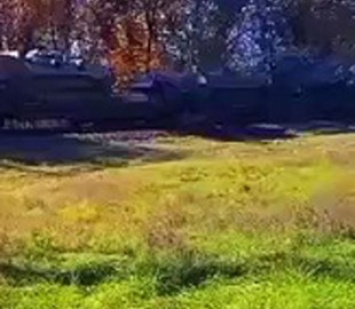 Россия перебрасывает танки к границе с Украиной: в сети делятся видео эшелонов
