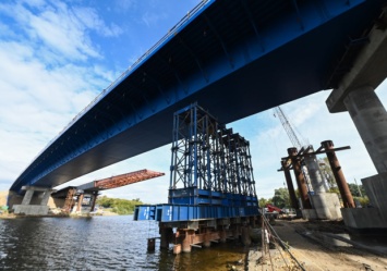 Строят мост через реку Харьков: на одной из улиц до конца 2022 года запретят проезд