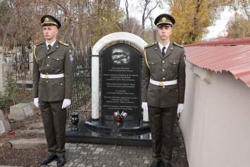 Послы Франции и Германии возложили цветы к мемориалам памяти в Одессе