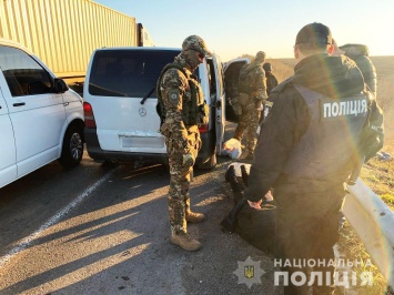 Николаевские полицейские задержали вооруженную этническую группировку серийных похитителей сейфов (ФОТО, ВИДЕО)