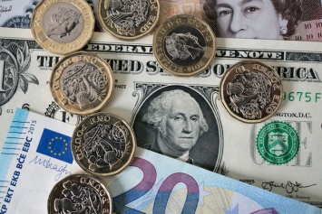 НБУ купил рекордный за два года объем валюты на межбанке