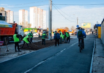 На двух колесах через весь Киев: обустраивается последний участок велодорожки с Троещины в центр