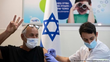 Бустерная вакцинация от коронавируса: "Третья прививка спасла Израиль"