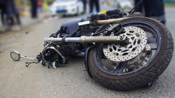 В Кривом Роге столкнулись ВАЗ и Yamaha: мотоциклист попал в больницу