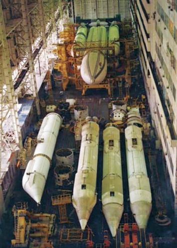 День в истории: 33 года назад днепровские ракетчики вывели на орбиту космический челнок