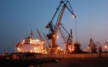 Неожиданно: 7 судов с углем, которыми хвастал Зеленский, идут в Украину по заказу Ахметова