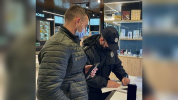В Никополе и районе за нахождение без маски составили админпротоколы на 132 жителей