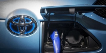 Toyota дает бой мировой электрофикации