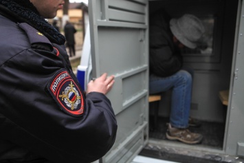 В Петербурге полиция задержала шестерых антифашистов