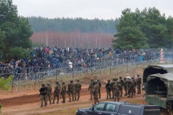 Конфликт на границе: Польша заявила о готовности открыть огонь и о "мигрантах в штатском"