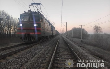 Под Харьковом женщина попала сразу под два поезда