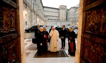 «Нам нужна новая красота»: Папа Римский открыл в Ватикане галерею современного искусства (ФОТО)