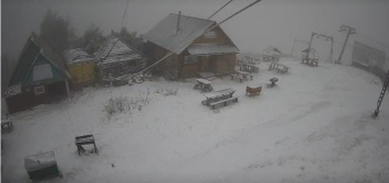 На горнолыжных курортах Львовской области выпал первый снег (фото)
