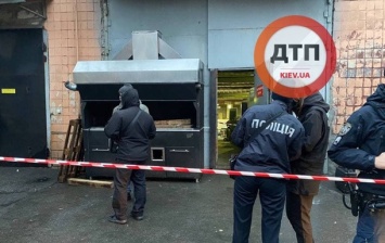 В Киеве на мебельном предприятии станком убило двух рабочих. 18+