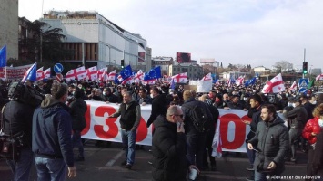 "Не убивайте Мишу": как сторонники Саакашвили дожидались его перевода в госпиталь