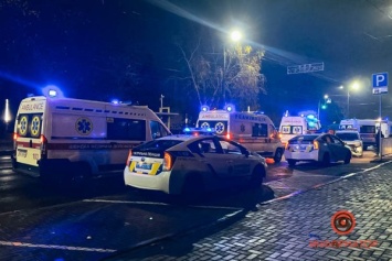 Четыре скорых и одиннадцать экипажей полиции: ночью на набережной в Днепре произошла перестрелка