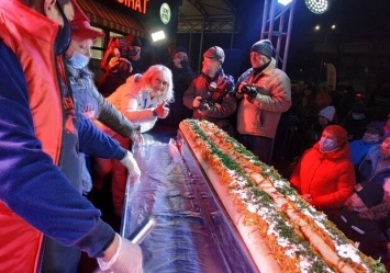 В Харькове сделали двухметровый ход-дог