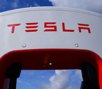 Сбой сервера на несколько часов лишил водителей доступа к электромобилям Tesla