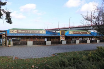 Рестораны на Сичеславской набережной в Днепре останутся без вывесок