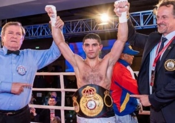 Украинский боксер Артем Далакян защитил титул WBA в Киеве